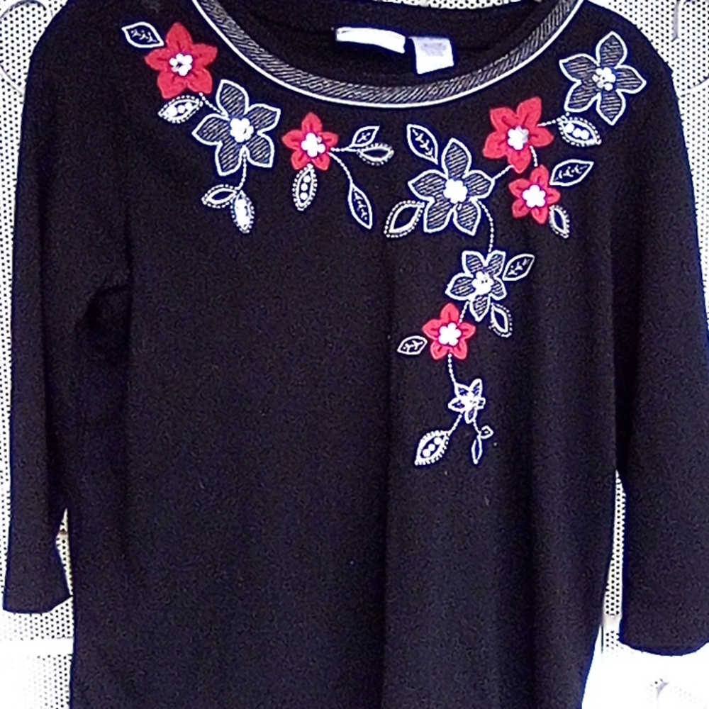 Alfred Dunner Embroidery Floral Pattern Sweater. Size S Excellent Mint Condition